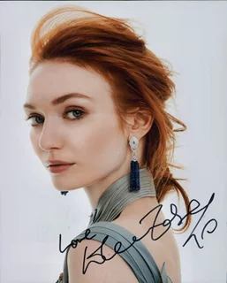 Eleanor Tomlinson autograph