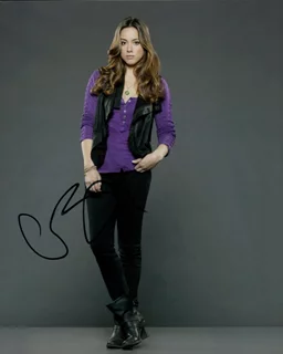 Chloe Bennet autograph