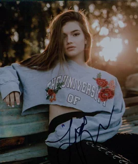 Alexis Jayde Burnett autograph