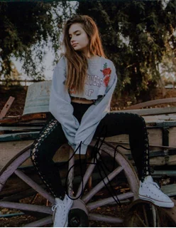 Alexis Jayde Burnett autograph