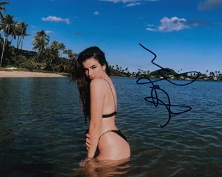 Alexis Jayde Burnett autograph