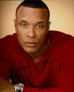 Thai Edwards autograph