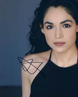 Ariana Guerra autograph