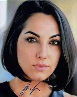 Samira Izadi autograph