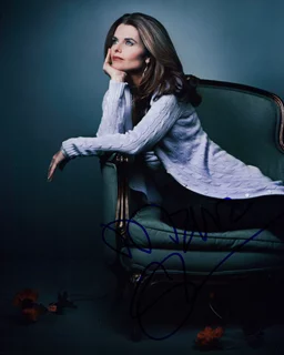 Maria Shriver autograph