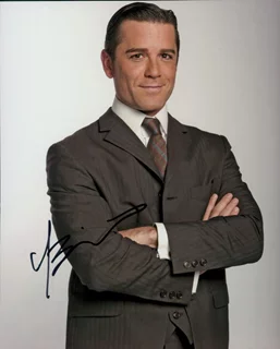 Yannick Bisson autograph