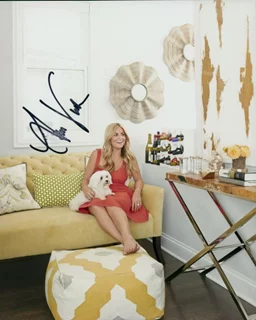 Alison Victoria autograph