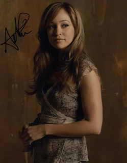 Autumn Reeser autograph