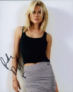 Rachael Taylor autograph