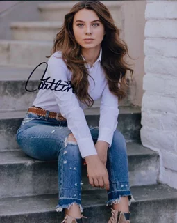 Caitlin Carmichael autograph