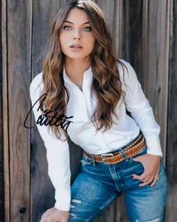 Caitlin Carmichael autograph