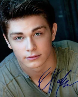 Evan Hofer autograph