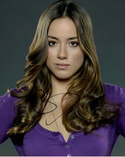Chloe Bennet autograph