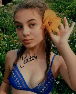 Caitlin Carmichael autograph