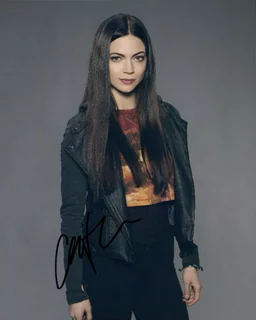 Caitlin Carver autograph