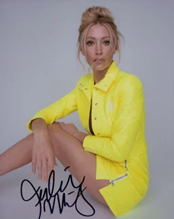 Julie Mintz autograph