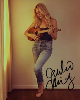 Julie Mintz autograph