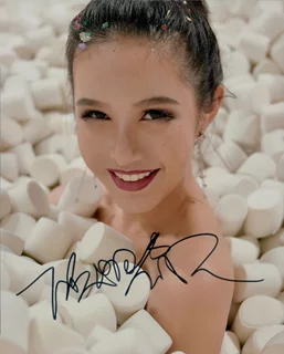 Aurora Ouyang autograph
