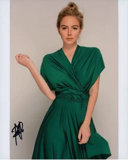 Regina Pavon autograph