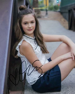 Olivia Sanabia autograph