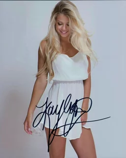 Kaylyn Slevin autograph