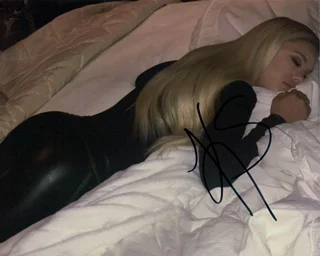 Kaylyn Slevin autograph
