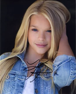 Kaylyn Slevin autograph