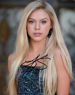 Kaylyn Slevin autograph