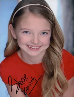 Shae Smolik autograph