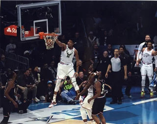 Giannis Antetokounmpo autograph