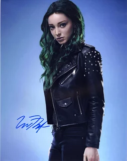 Emma Dumont autograph