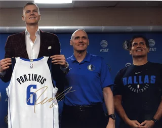 Kristaps Porzingis autograph