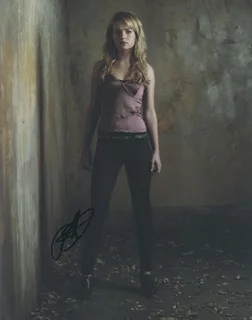 Brittany Robertson autograph