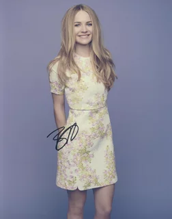Brittany Robertson autograph