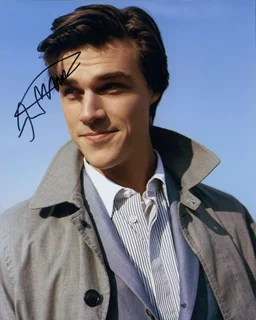 Finn Wittrock autograph
