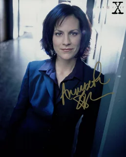 Annabeth Gish autograph