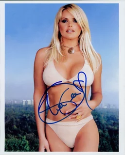 Gena Lee Nolin autograph