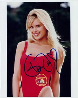 Gena Lee Nolin autograph