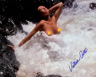 Victoria Cooke autograph