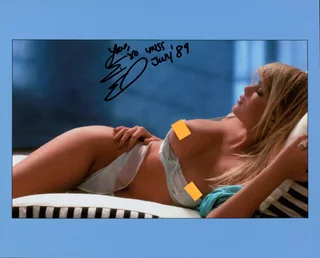 Erika Eleniak autograph