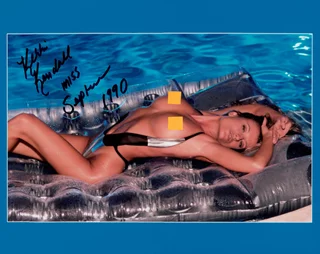 Kerri Kendall autograph