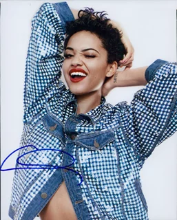 Kiersey Clemons autograph