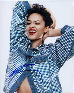 Kiersey Clemons autograph