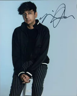 Nik Dodani autograph