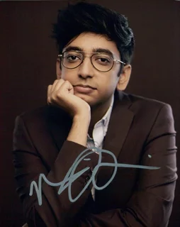 Nik Dodani autograph