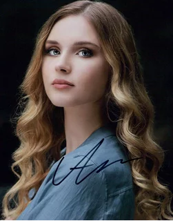 Aria Sirvaitis autograph