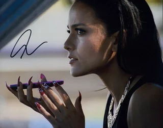 Maya Stojan autograph