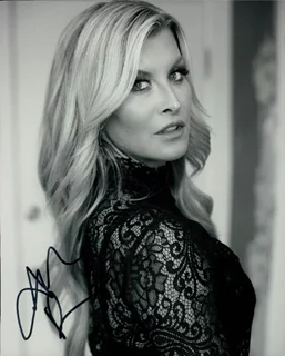 Allison Dunbar autograph