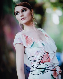 Serena Laurel autograph