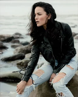 Maya Stojan autograph